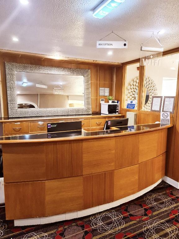 BIRMINGHAM NORTH BARONS COURT HOTEL, WALSALL